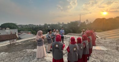 Siswa Mudisa Belajar Menentukan Arah Kiblat dari Matahari